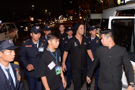 Hộ tống ronaldinho