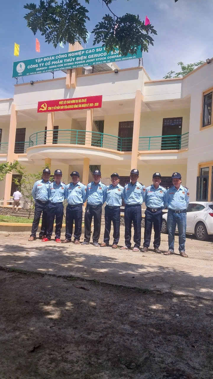 Nhân viên bảo vệ tại Nhà máy Song Con