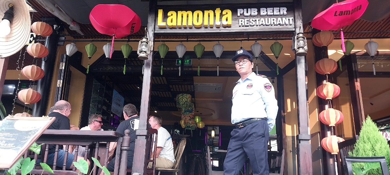 Nhân viên bảo vệ