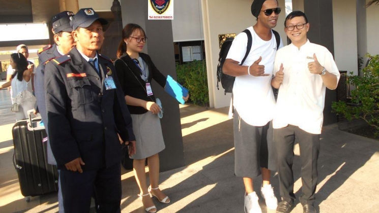 Rước cup C1 và hộ tống Ronaldinho