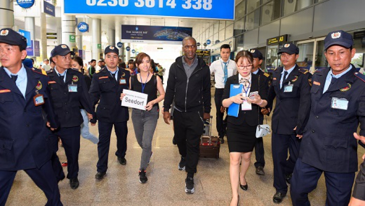 Vệ sỹ Thành Long Hộ tống VIP