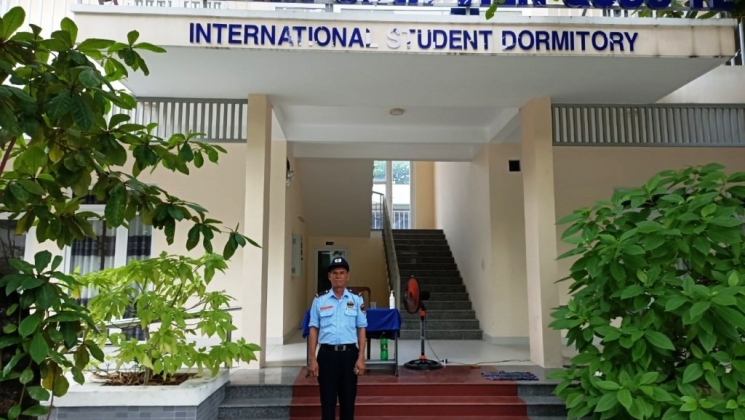 Bảo vệ trường học